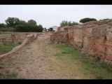 04977 ostia - regio i - insula xvii - caseggiato con fornace (i,xvii,1) - westseite - bli ri norden - 09-2023.jpg